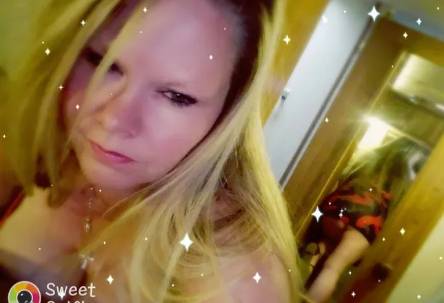 OnlyFans account  evey85 header 2