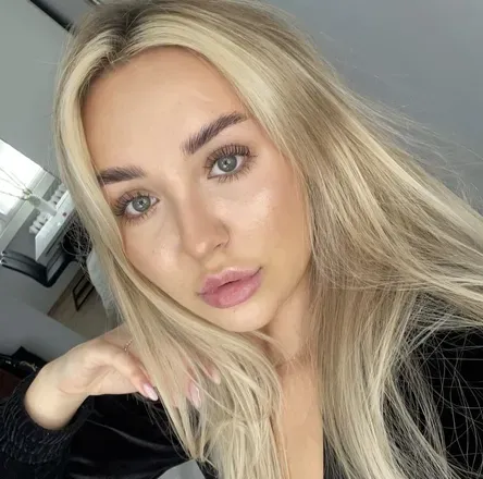 OnlyFans account  emillyx avatar 1