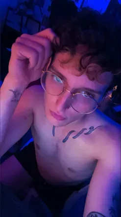 OnlyFans account  eatingwormss avatar 1