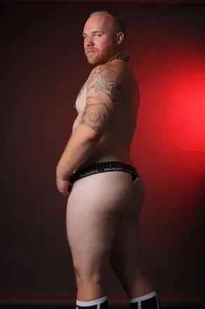 OnlyFans cuenta swolepeachez header 2
