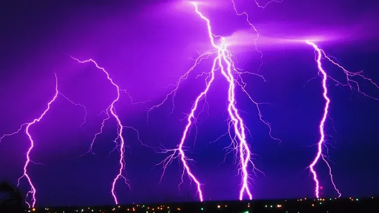 OnlyFans cuenta purple_lightning header 2