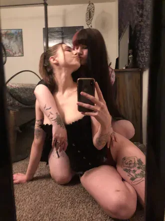 OnlyFans cuenta urfavlesbians avatar 1