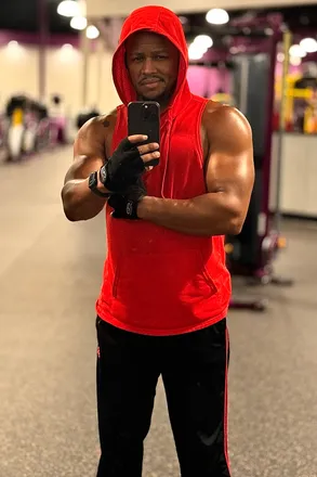 OnlyFans cuenta fitnessguy937 header 2