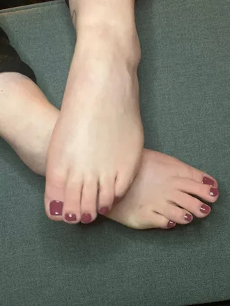 OnlyFans cuenta feet.forever.feet header 2