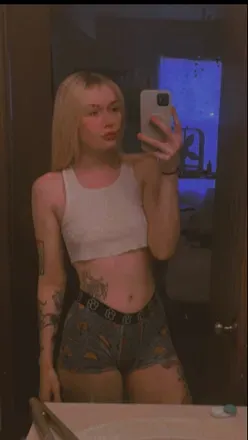 OnlyFans account  auroralights420 avatar 1