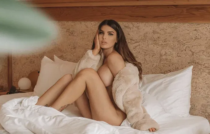 OnlyFans cuenta nicolethorne header 2