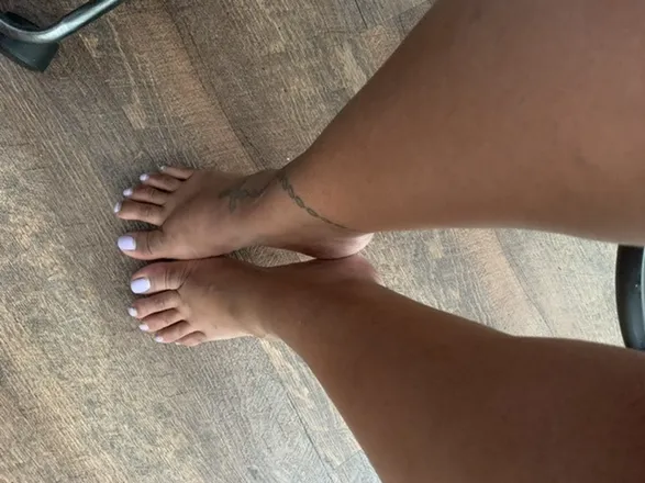 OnlyFans cuenta pretty_feet_365 header 2