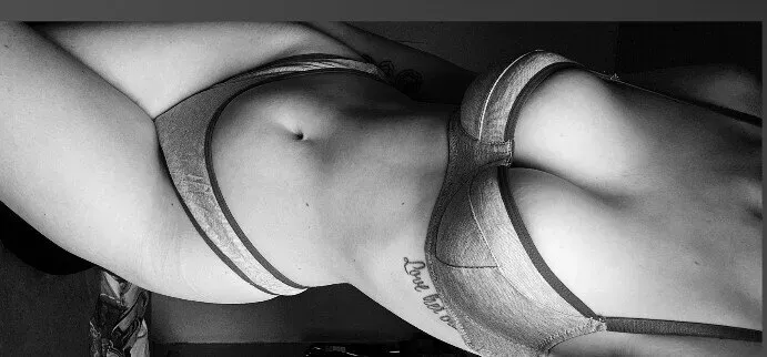 OnlyFans cuenta laurak256 header 2