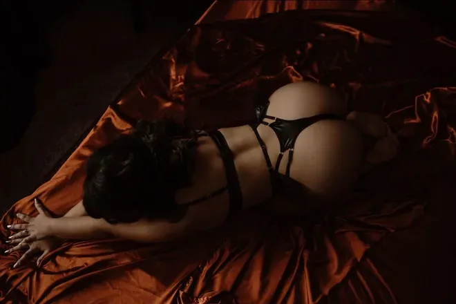 OnlyFans cuenta honeyxxbee header 2