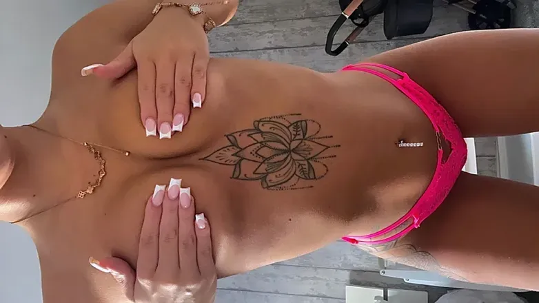 OnlyFans cuenta harrietlongthorne header 2