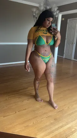 OnlyFans account  1fineassmae header 2