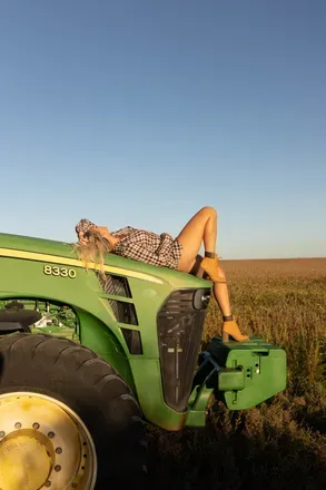 OnlyFans cuenta femalefarmerrancher header 2
