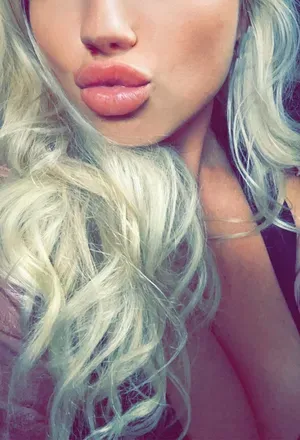 OnlyFans account  hotgirlfriendhotwife avatar 1