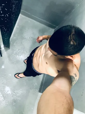 OnlyFans cuenta youngtenda23 header 2