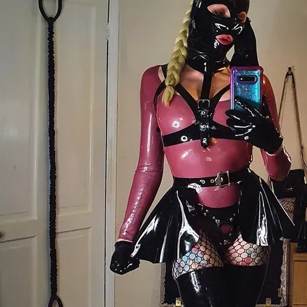 OnlyFans cuenta latexloverlaura avatar 1