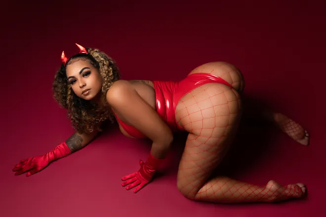 OnlyFans cuenta jewelbella header 2
