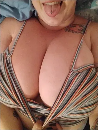 OnlyFans cuenta bustyvixen420 avatar 1