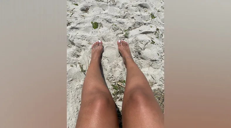 OnlyFans cuenta tannedwhitetoes header 2