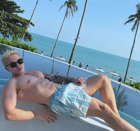 OnlyFans cuenta of_mrzhu header 2