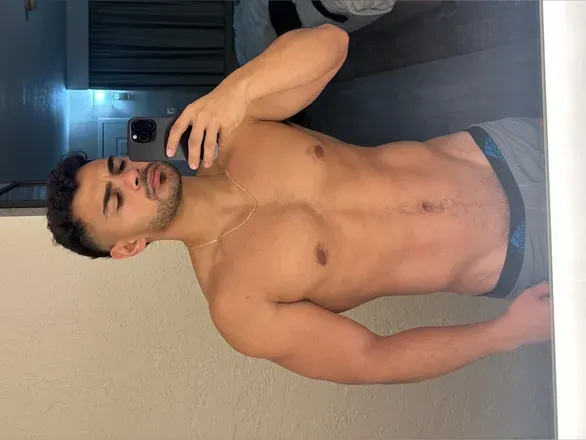 OnlyFans account  romerolulo header 2