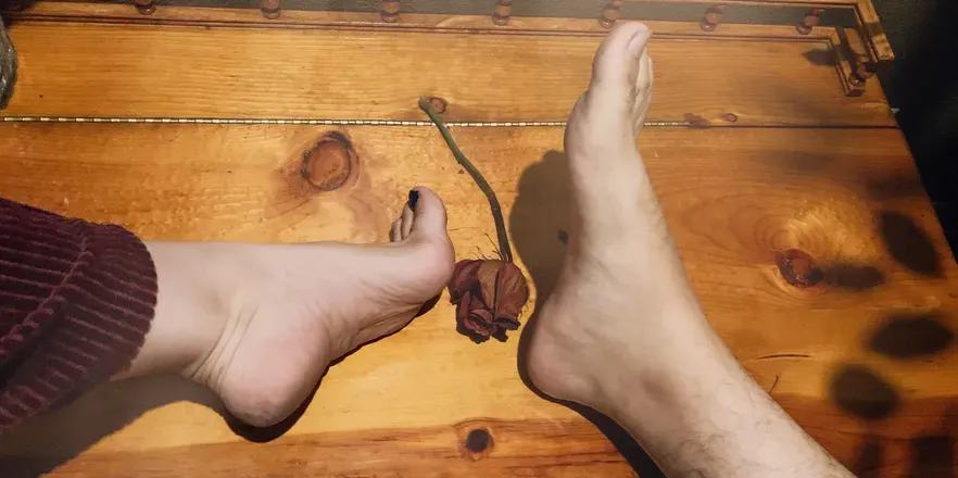 OnlyFans cuenta meetthefeet_ header 2