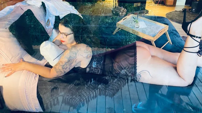 OnlyFans cuenta xenia_machado header 2