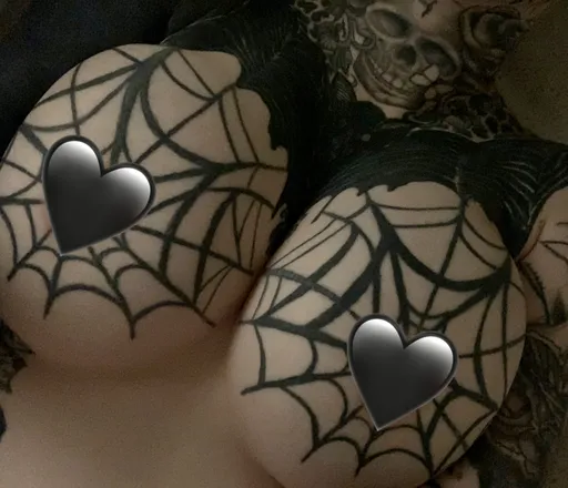 OnlyFans cuenta tattooedbunni header 2