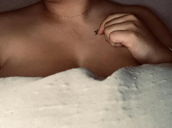 OnlyFans account  clooe header 2