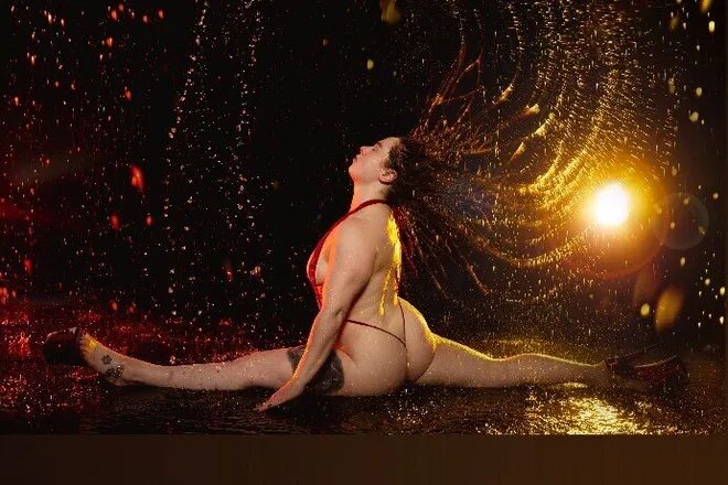 OnlyFans cuenta raven_scarlet header 2
