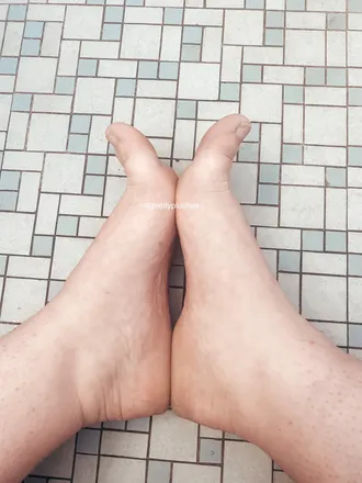 OnlyFans cuenta prettyplusfeet header 2