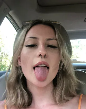 OnlyFans account  queenbeeshit avatar 1