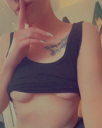 OnlyFans cuenta junieajonesfree header 2