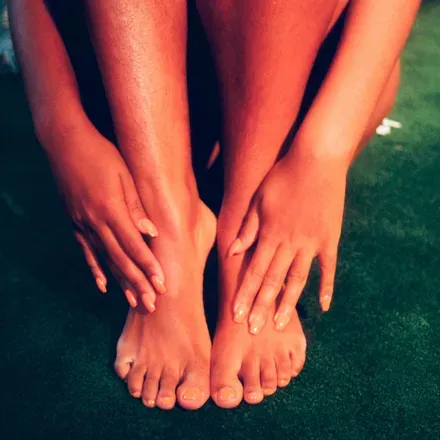 OnlyFans account  twogirls_fourfeetxx avatar 1