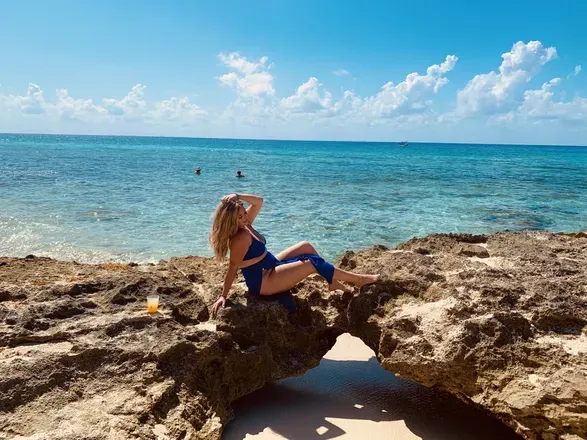 OnlyFans cuenta rosesdrippingdiamonds header 2