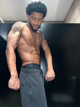 OnlyFans account  iloverio header 2