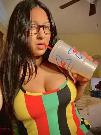 OnlyFans cuenta yewoah7 header 2