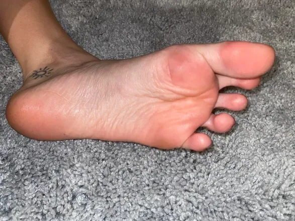 OnlyFans cuenta rosyfeetbaby header 2