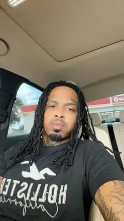 OnlyFans account  makeitwetzaddy avatar 1