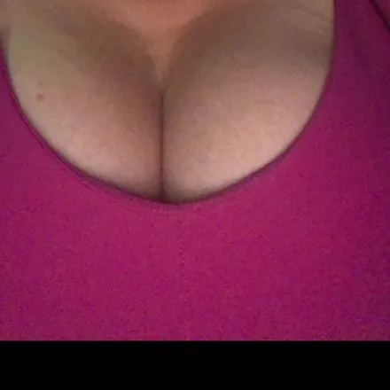 OnlyFans cuenta throttlemyjugs header 2