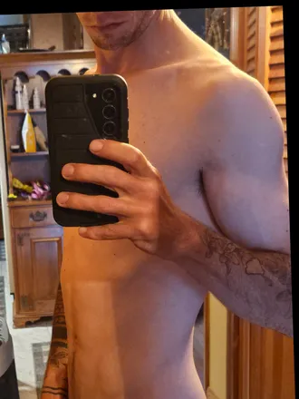 OnlyFans account  tryintobecuteguy header 2