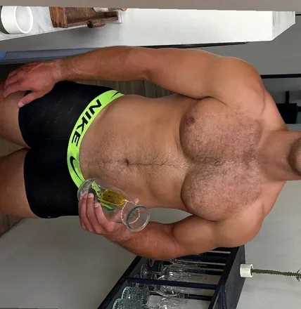 OnlyFans cuenta tall_hunk_free header 2