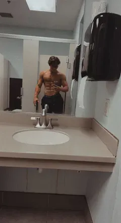 OnlyFans account  masterkyth avatar 1
