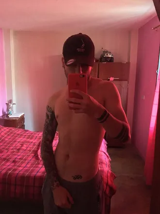 OnlyFans cuenta nickvalentinee header 2