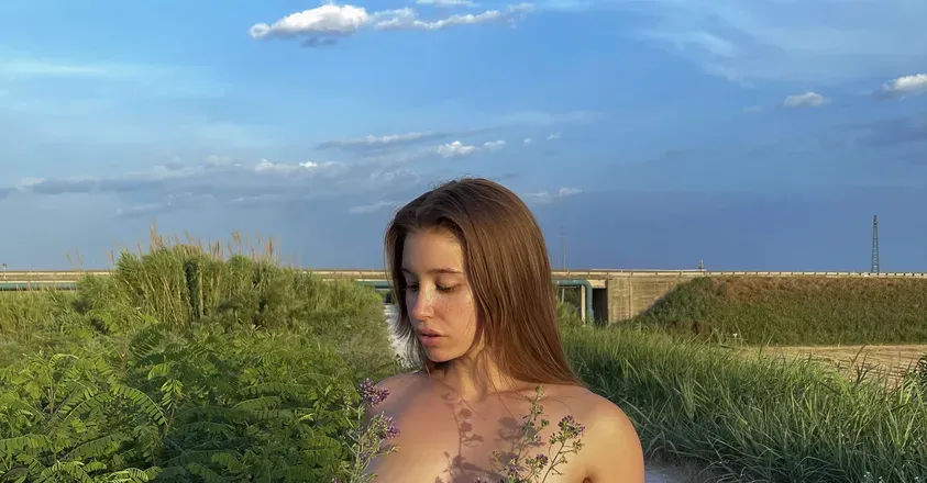 OnlyFans cuenta moonchild_777 header 2