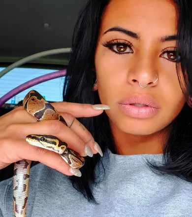 OnlyFans cuenta belleleigh header 2
