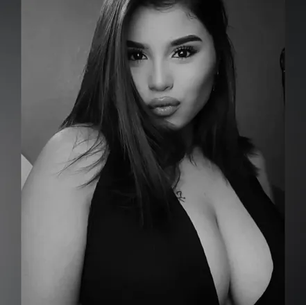 OnlyFans cuenta nefertarivazquez header 2