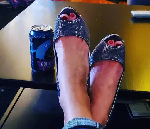 OnlyFans cuenta flirtyfootgoddess header 2