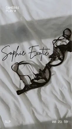 OnlyFans cuenta sophieexotic1 header 2
