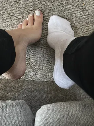 OnlyFans cuenta petitelilfeet2 avatar 1