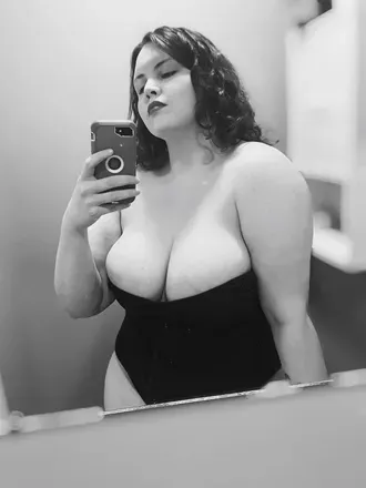OnlyFans cuenta full_figured_vixen avatar 1